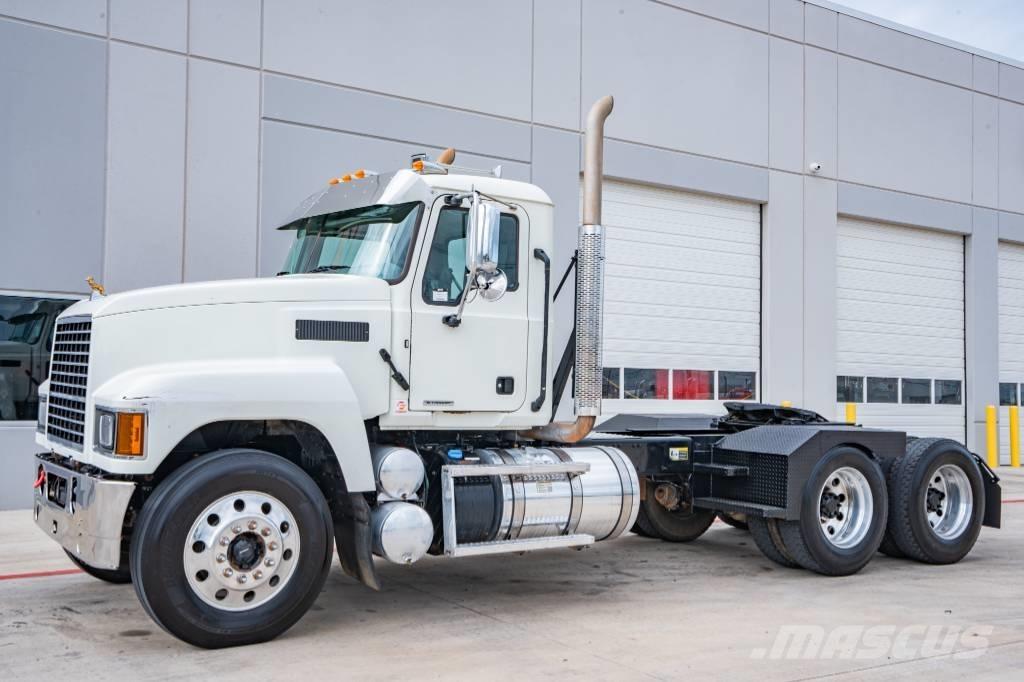 Mack Pinnacle 64T Autotractoare