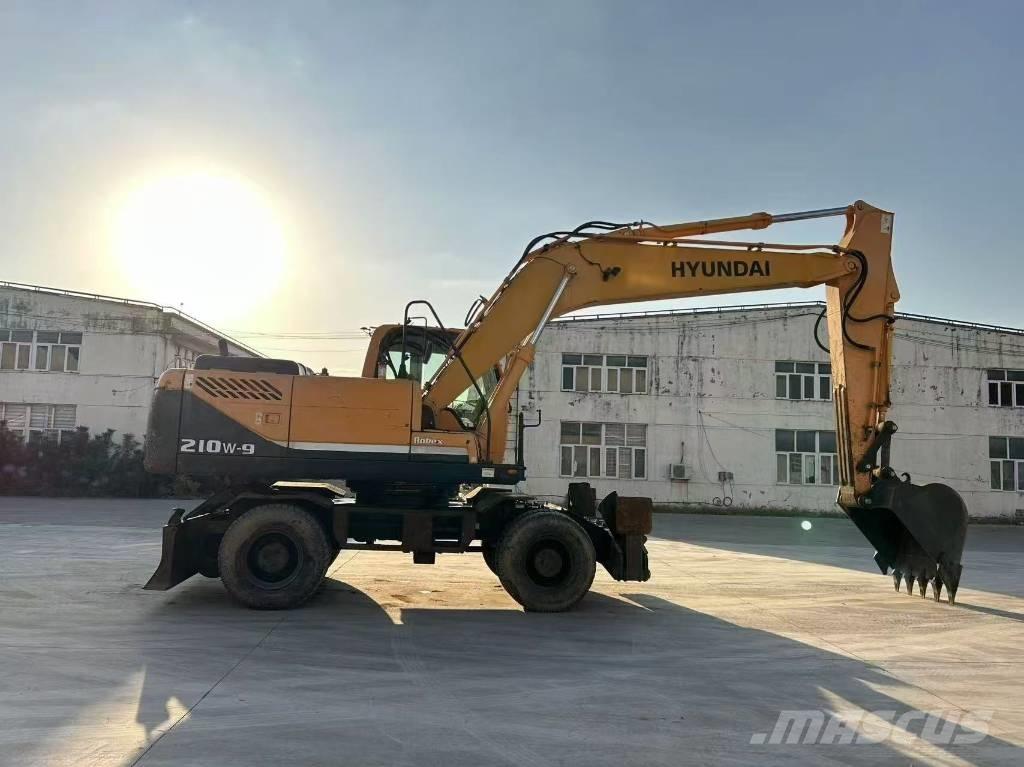 Hyundai 210W-9 Excavatoare cu roti