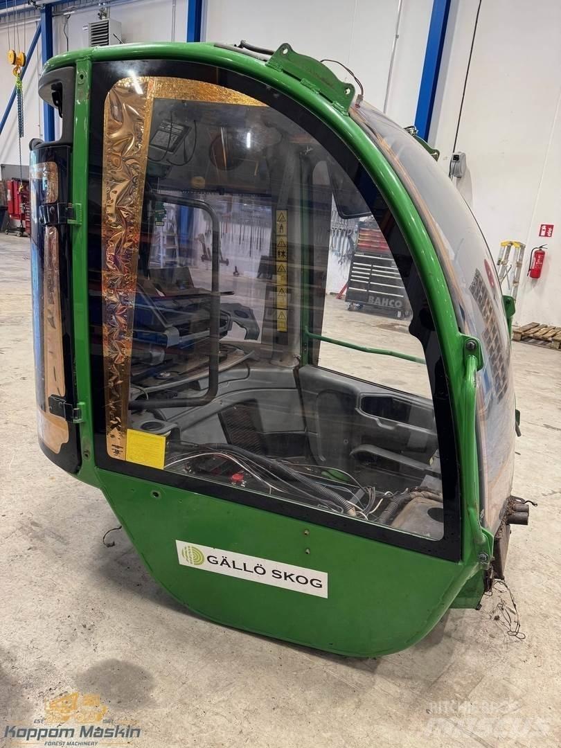 John Deere 1270E Cabine si interior