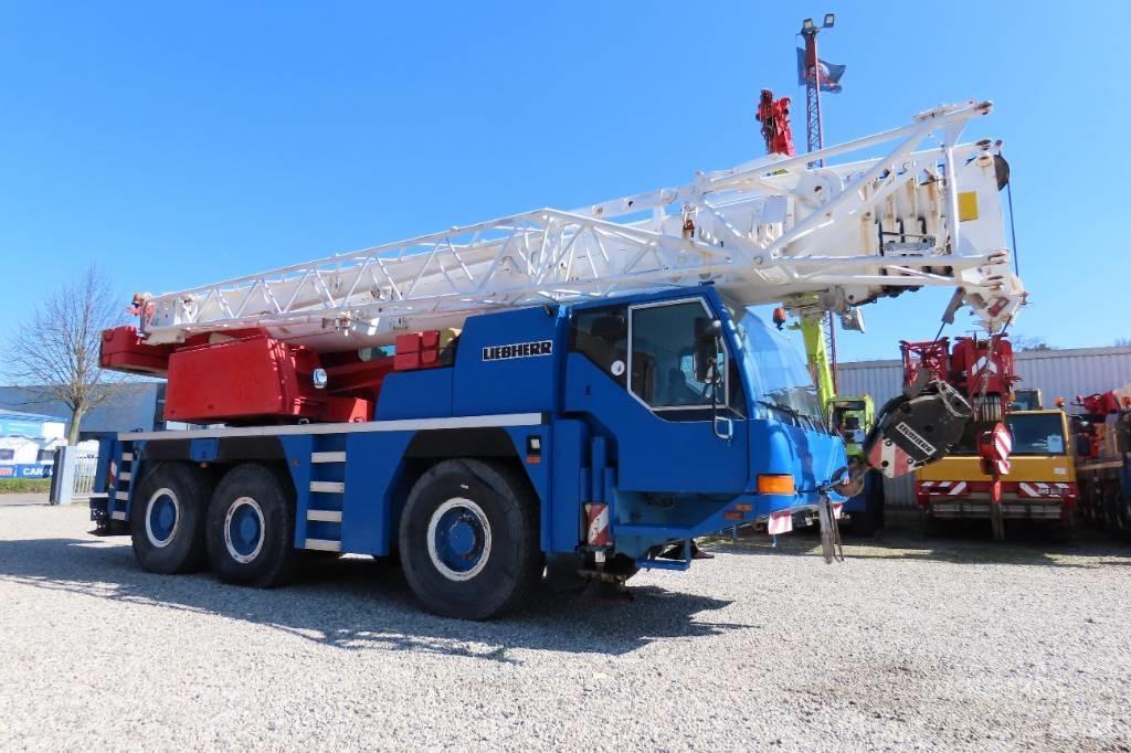 Liebherr LTM 1055-1 Macara pentru orice teren