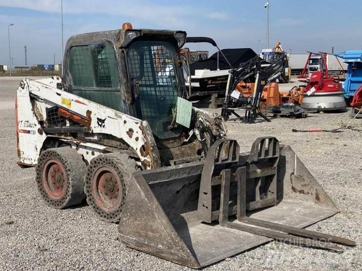 Bobcat S450 Utilaje de manevrarea a bustenilor