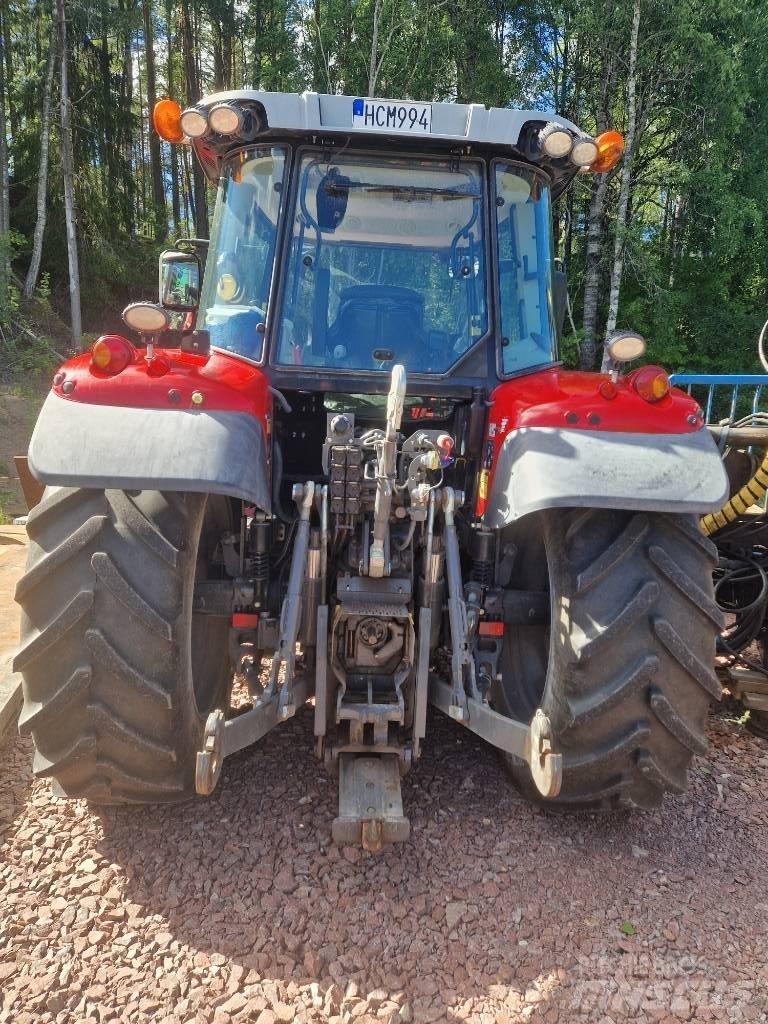 Massey Ferguson 5713 Tractoare