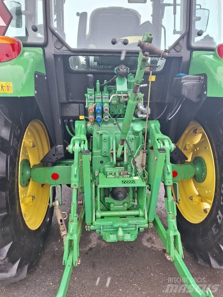 John Deere 5100 R Tractoare