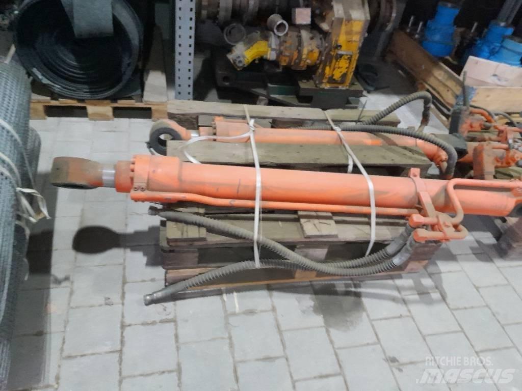 Hitachi ZX 210 Excavatoare pe șenile
