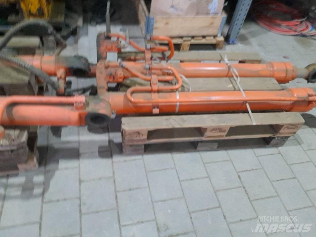 Hitachi ZX 210 Excavatoare pe șenile
