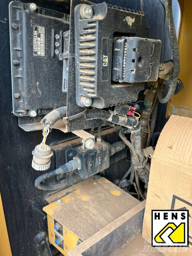 CAT rups Excavatoare pe șenile
