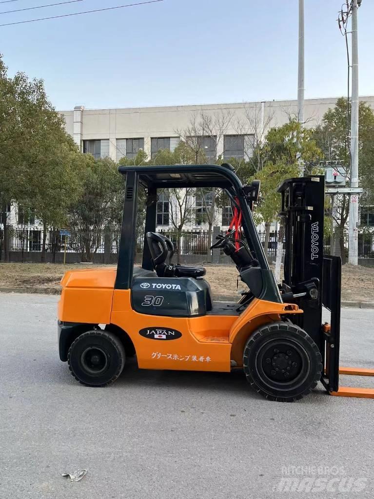 Toyota 7 FDN 30 Stivuitor diesel