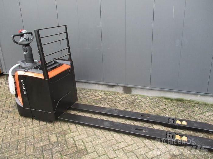 Toyota LPE 250 Transpaleta cu platforma