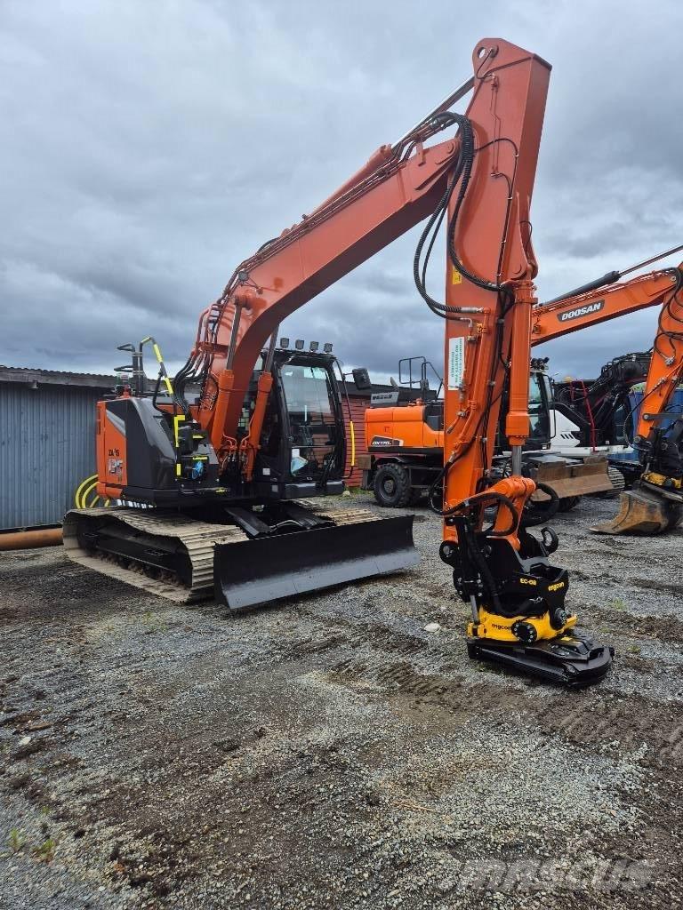 Hitachi ZX 135 US -7 Excavatoare pe șenile
