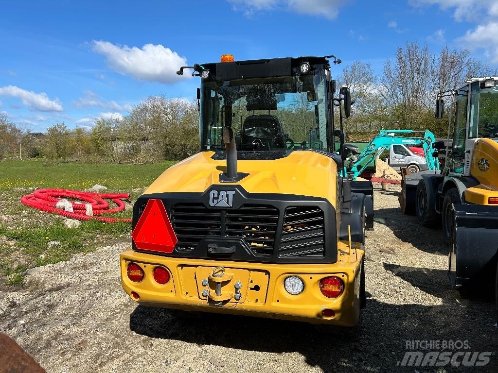 CAT 906 Incarcator pe pneuri