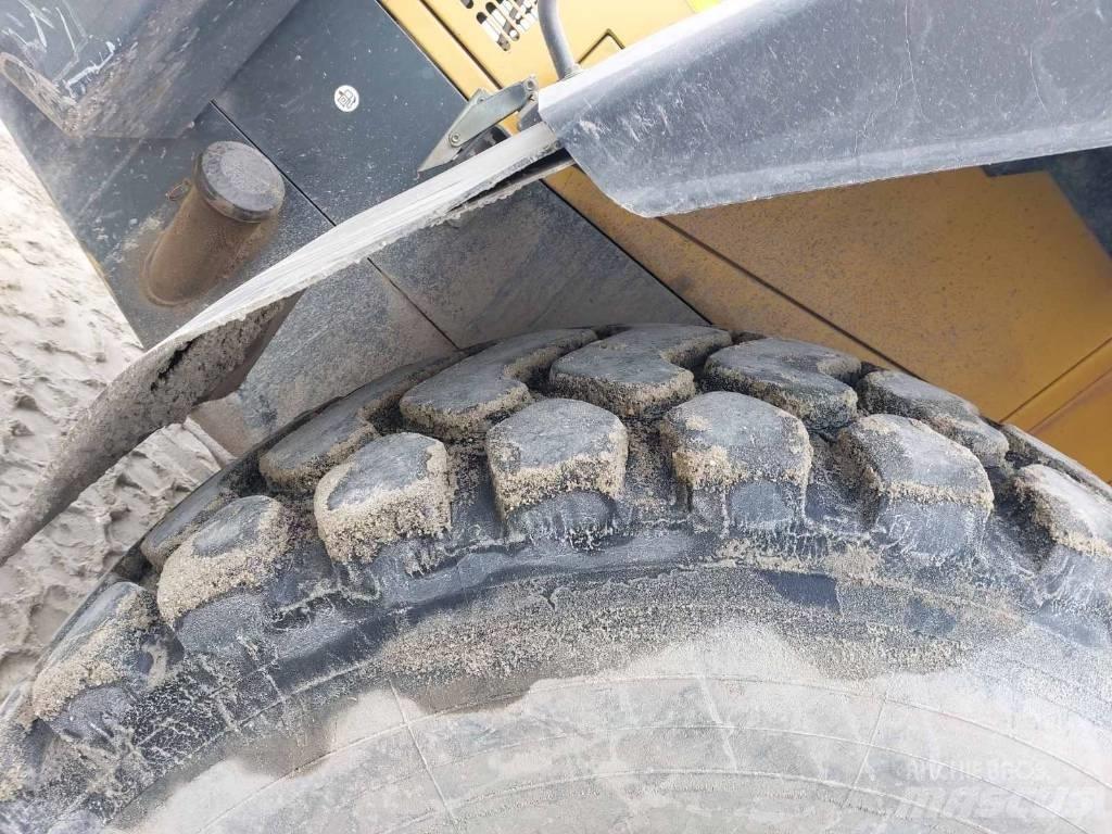 Komatsu WA380-5 Incarcator pe pneuri