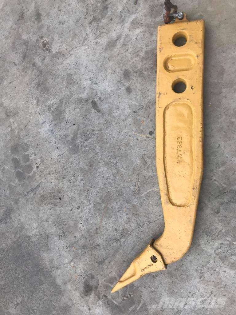 Komatsu D65 Shank Scarificatoare