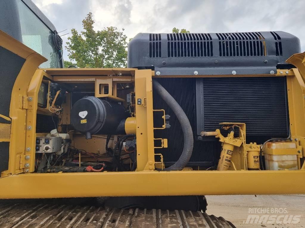 CAT 330 D Excavatoare pe șenile
