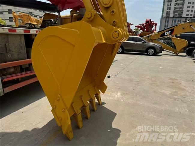 Komatsu PC 220 Excavatoare pe șenile
