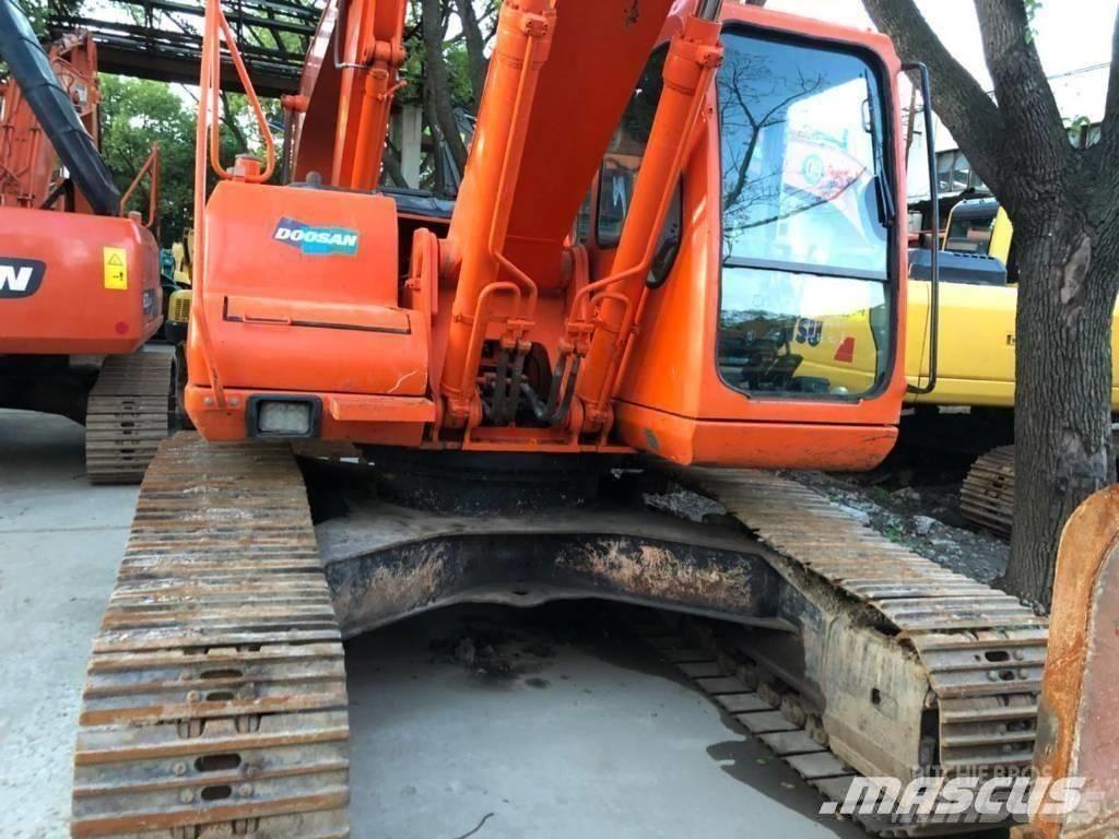 Doosan 220-7 Excavatoare pe șenile
