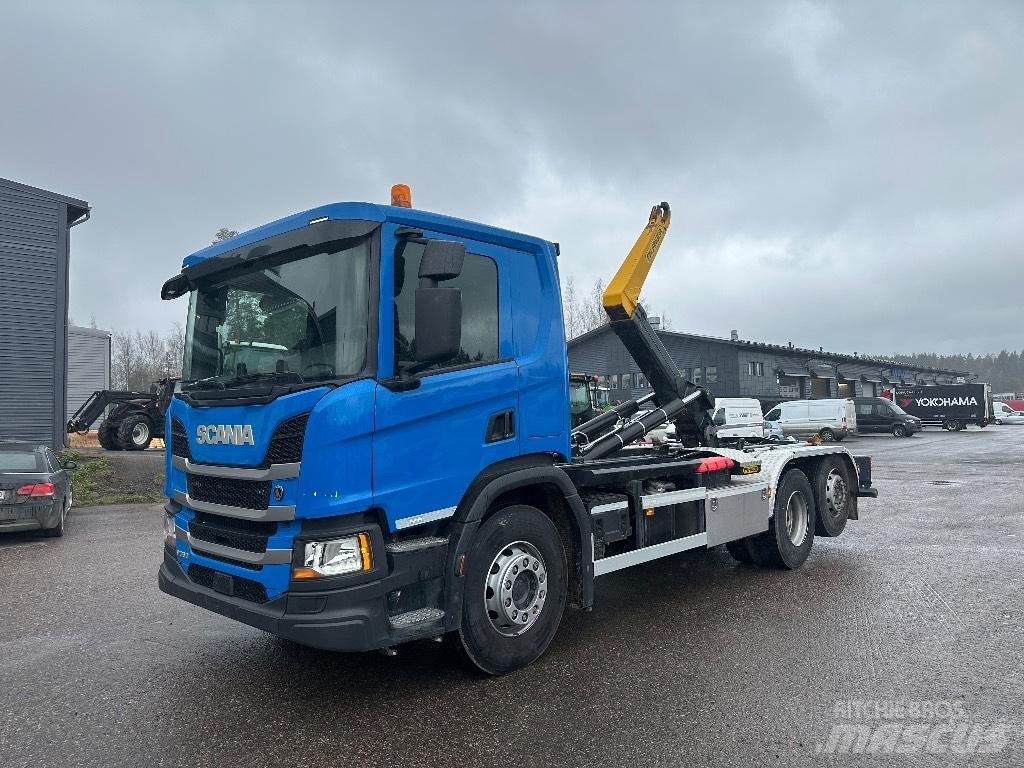Scania P 360 Camion cu carlig de ridicare