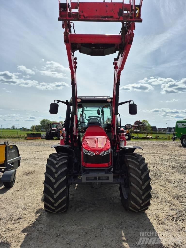 Massey Ferguson 5713 Tractoare