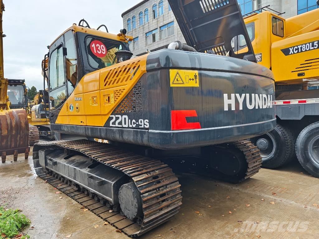 Hyundai R220LC-9S Excavatoare pe șenile
