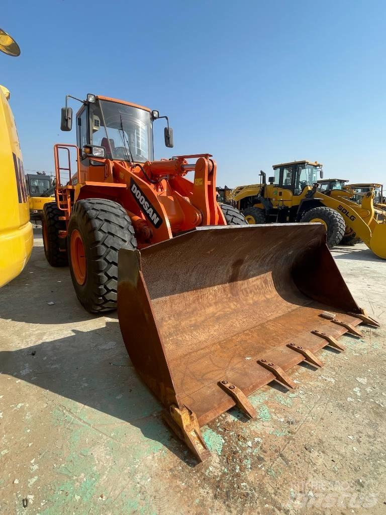 Doosan DL 505 Incarcator pe pneuri