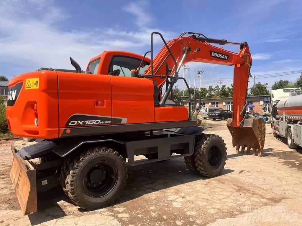 Doosan DH150W Excavatoare cu roti