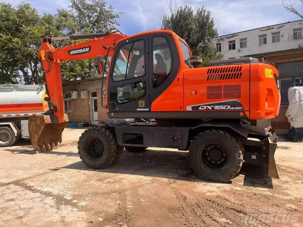 Doosan DH150W Excavatoare cu roti