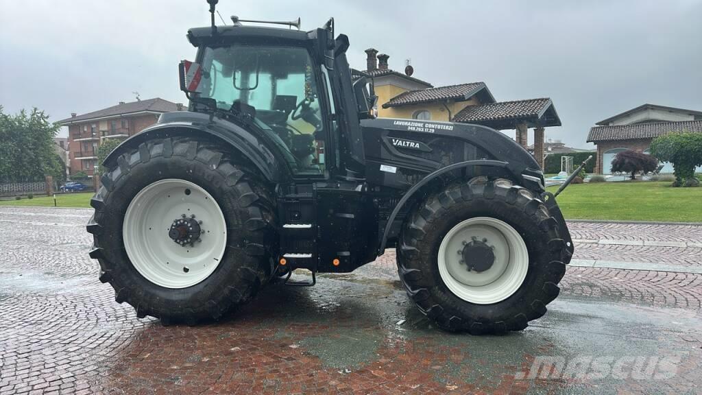 Valtra Q305 Tractoare