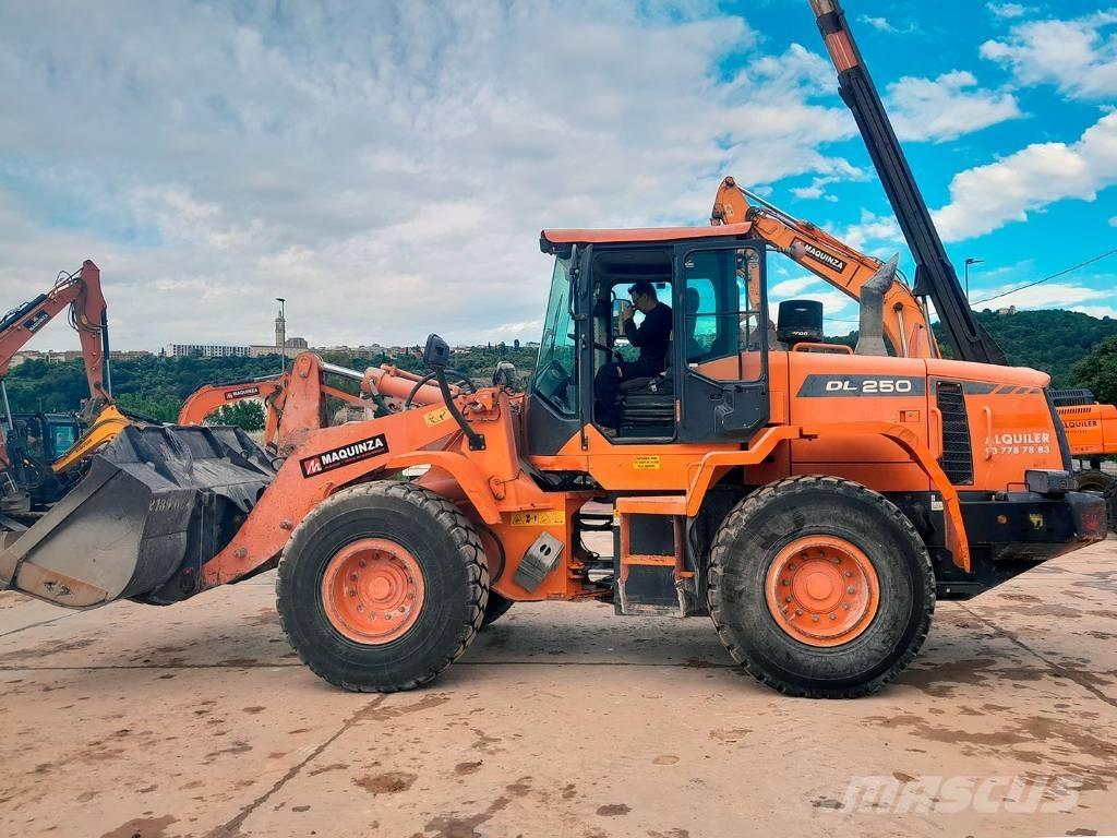 Doosan DL 250-3 Incarcator pe pneuri