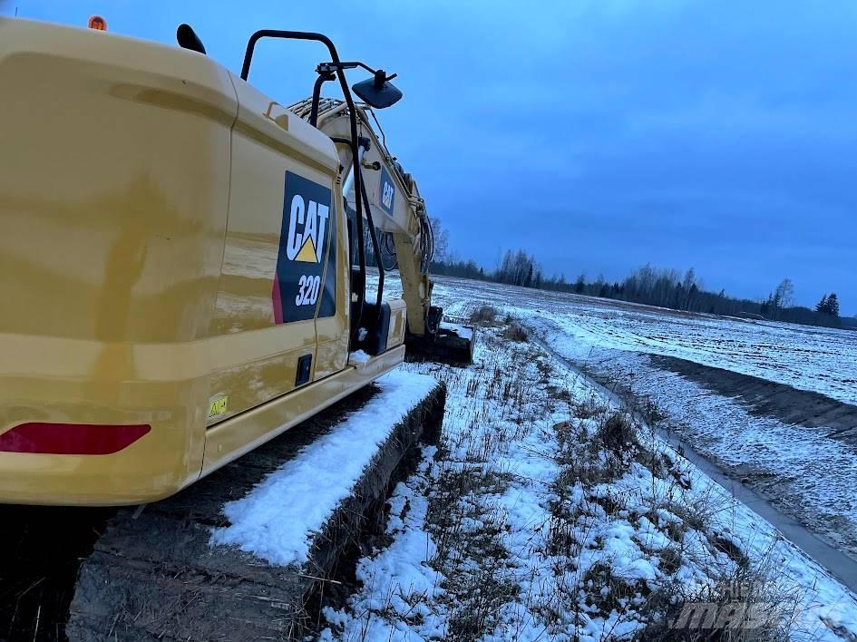 CAT 320 Excavatoare pe șenile
