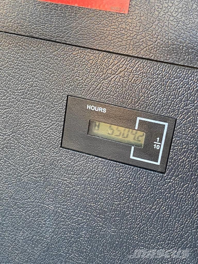 Hyundai HW 180 Excavatoare cu roti