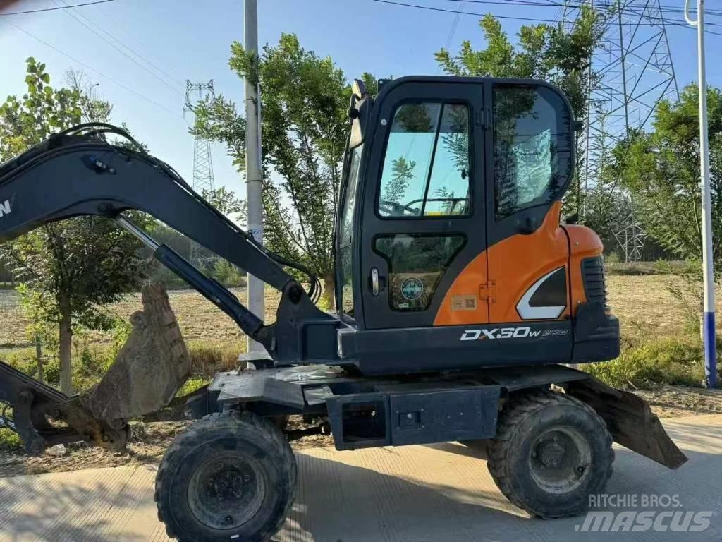 Doosan DX60W Excavatoare cu roti