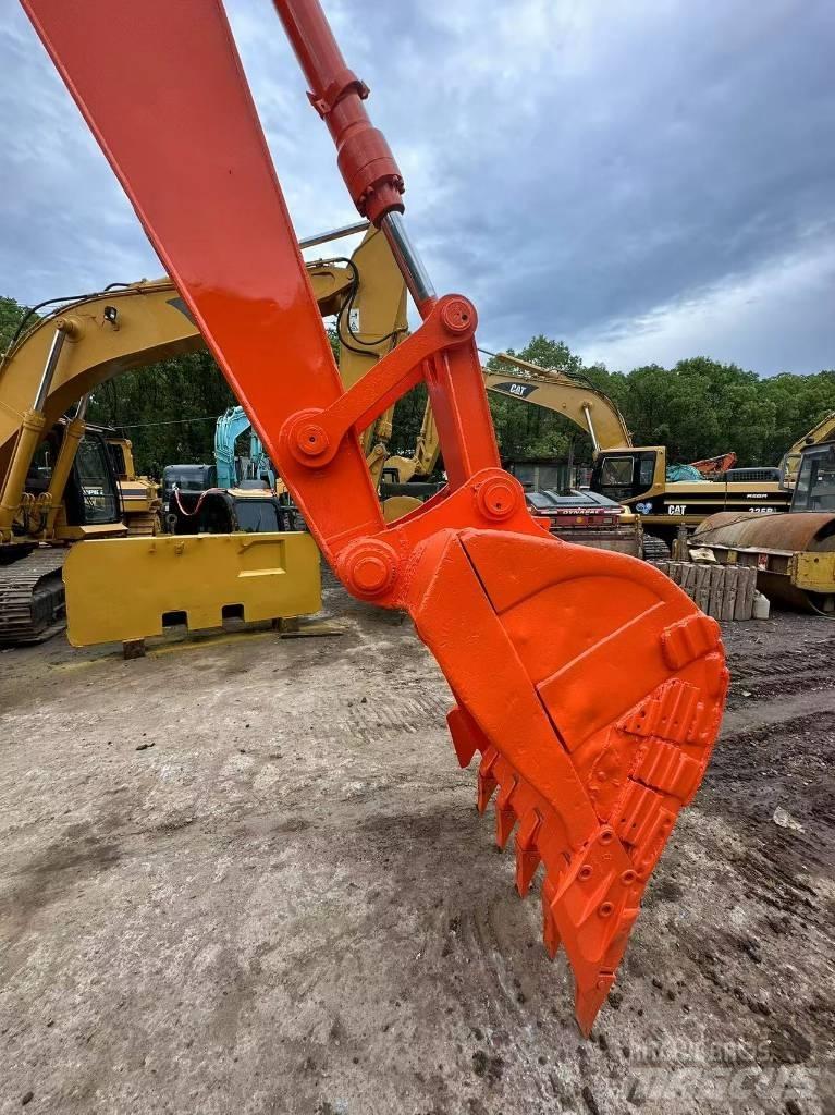 Hitachi ZX200 Excavatoare pe șenile
