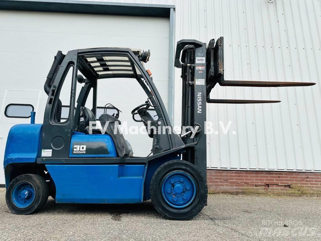 Nissan FGD 02A-300 Stivuitor diesel