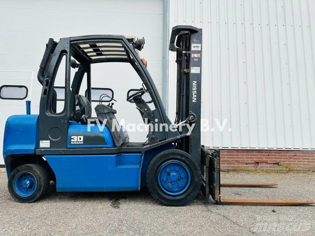Nissan FGD 02A-300 Stivuitor diesel