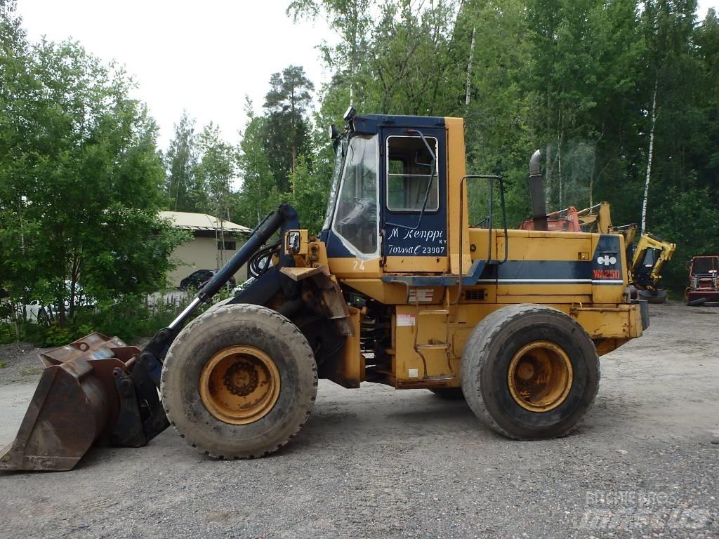 Komatsu WA 250-1 Incarcator pe pneuri