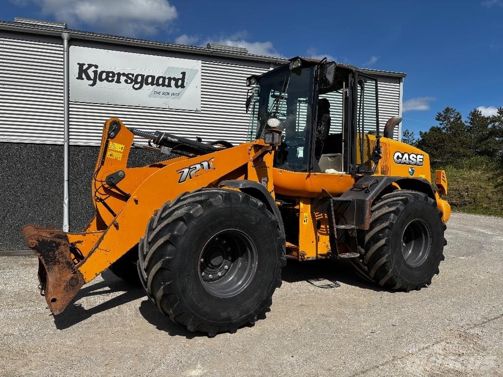 CASE 721 F Incarcator pe pneuri