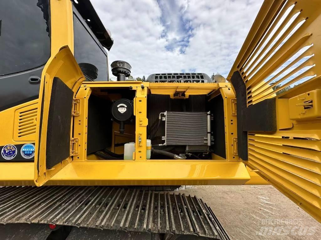 Komatsu PC 220 Excavatoare pe șenile
