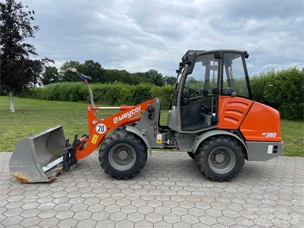 Atlas AR380 Incarcator pe pneuri