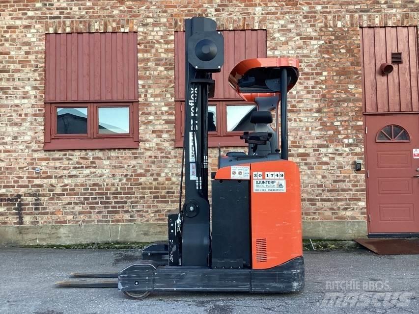 BT RRE 160 Stivuitor cu catarg retractabil