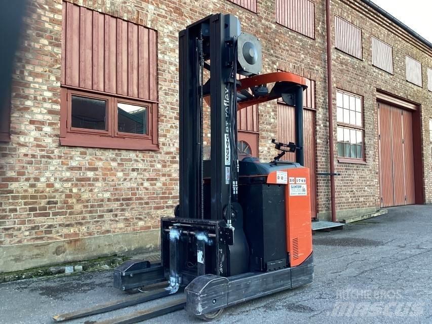 BT RRE 160 Stivuitor cu catarg retractabil