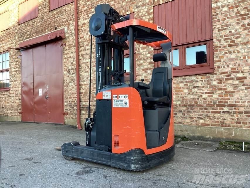 BT RRE 160 Stivuitor cu catarg retractabil