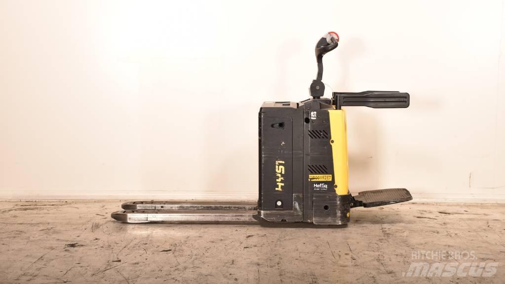 Hyster P 2.0 S Transpaleta cu platforma
