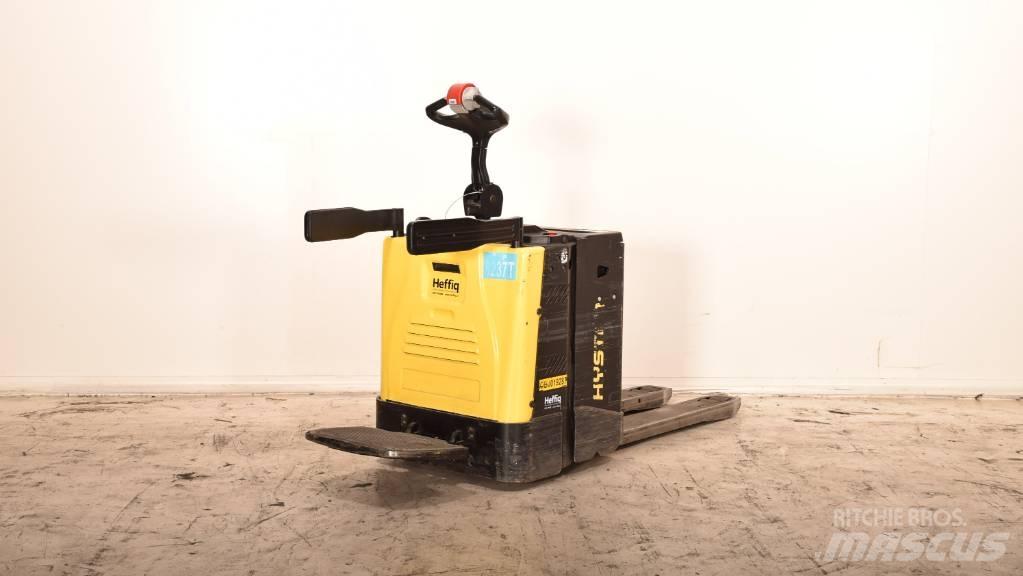 Hyster P 2.0 S Transpaleta cu platforma