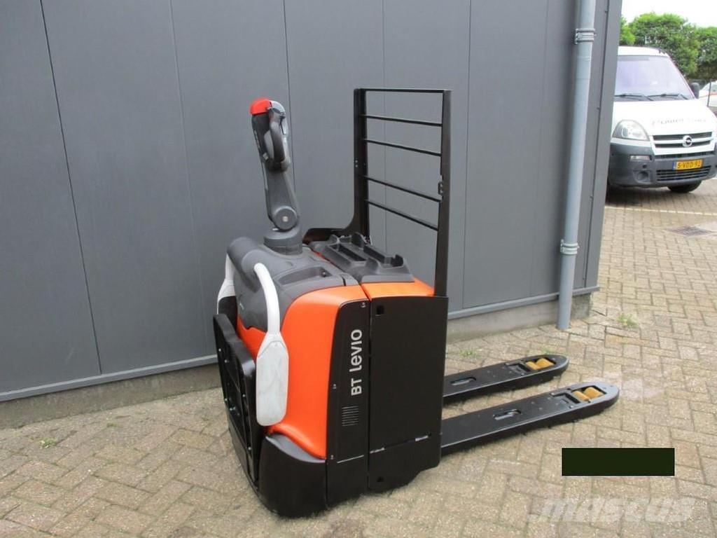 Toyota LPE200 Transpaleta cu platforma