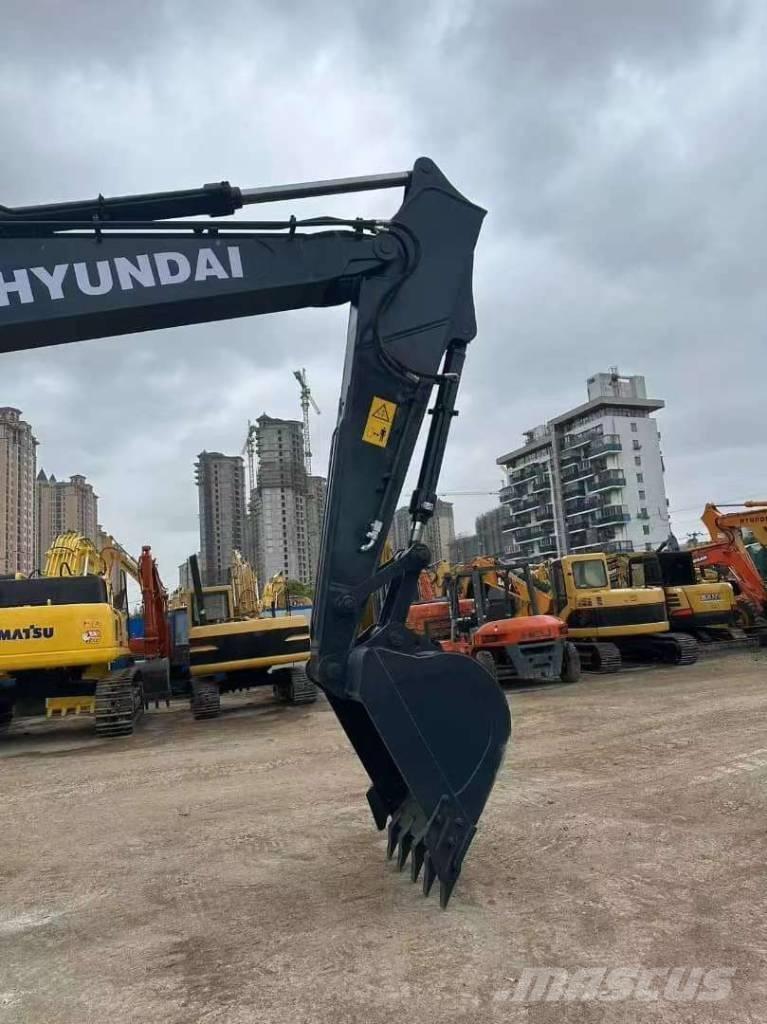 Hyundai 225LC-9T Excavatoare pe șenile
