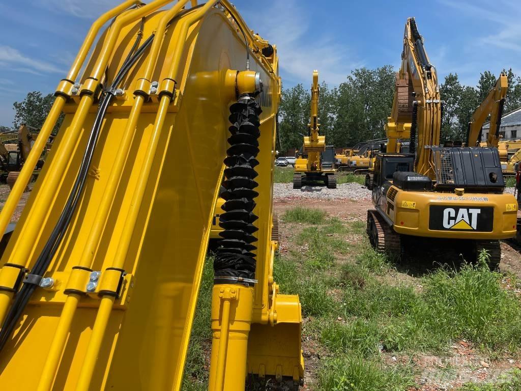Komatsu PC 220 Excavatoare pe șenile
