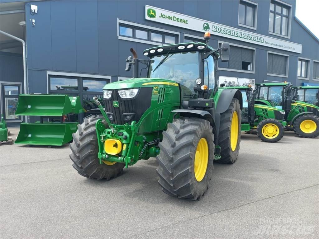 John Deere 6215R Tractoare