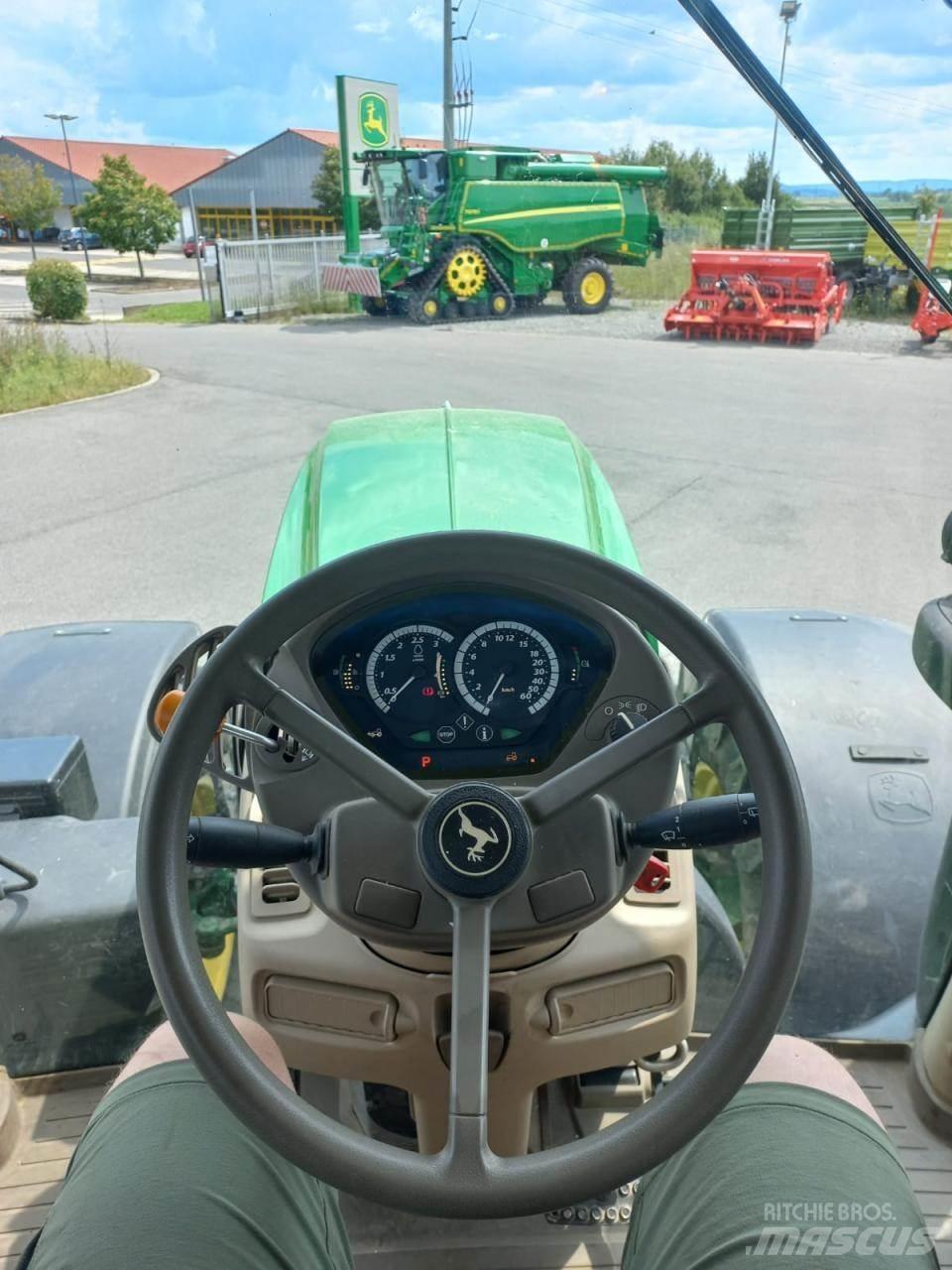 John Deere 6215R Tractoare