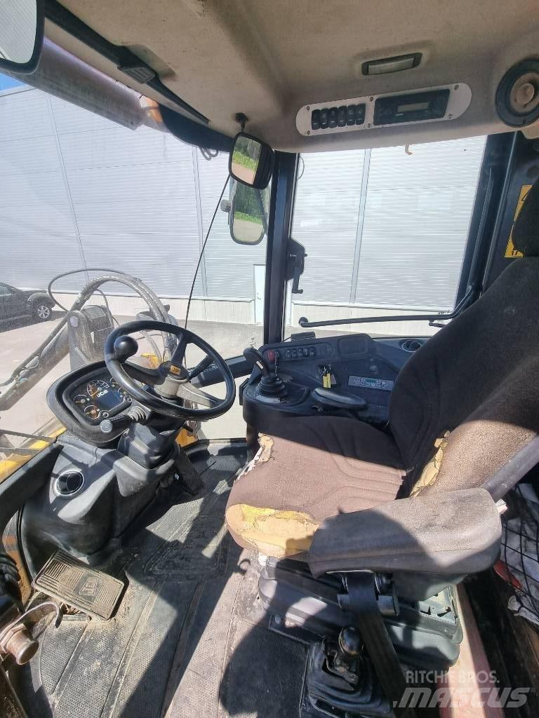 JCB 427 Incarcator pe pneuri
