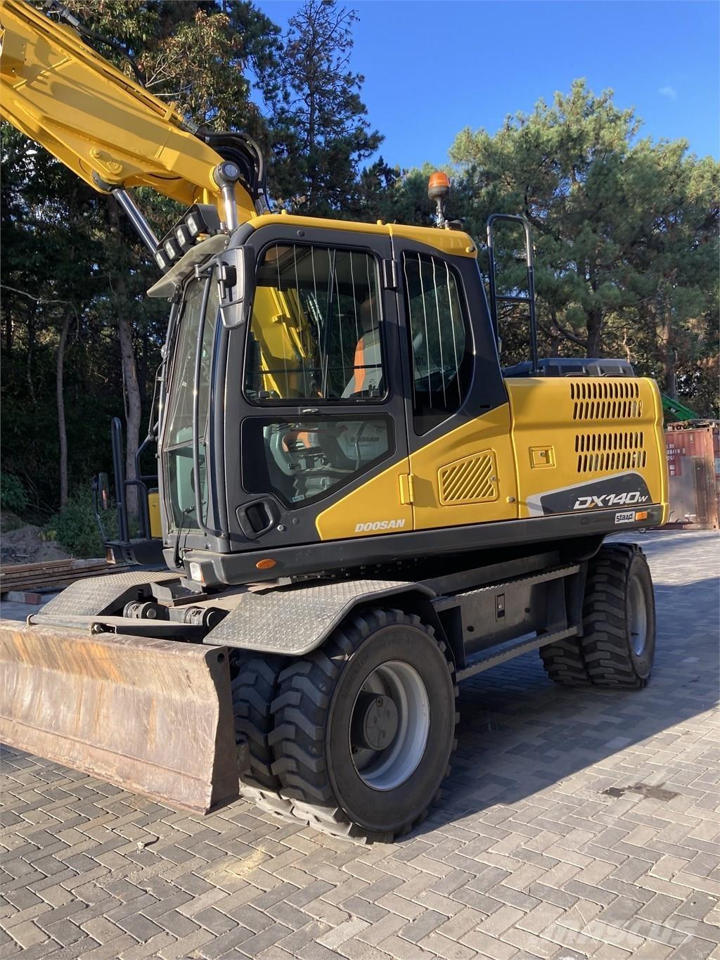 Doosan DX140W-5 Excavatoare cu roti