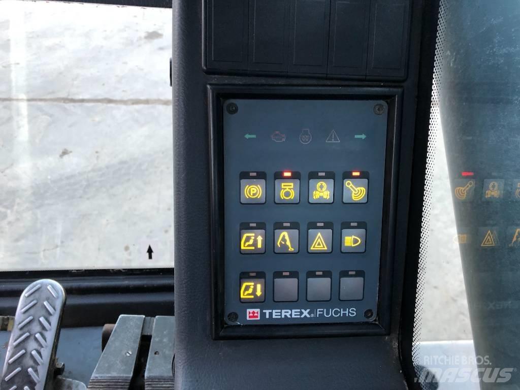 Fuchs MHL 331 Paleta de manipulare